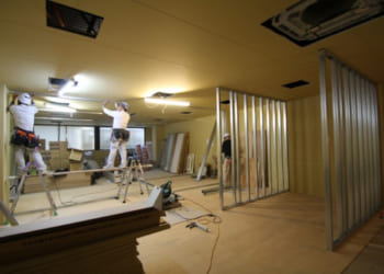 Tuyển 7 nam trang trí nội thất tại CHIBA