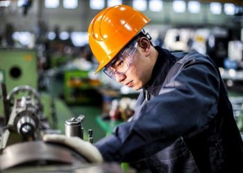 Cao Hùng – Tuyển 02 Nam Lao động Công xưởng